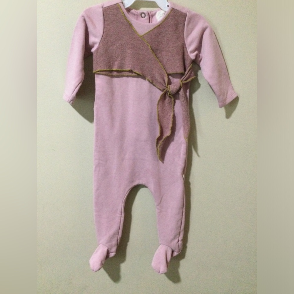 EUC baby girl footie 9m